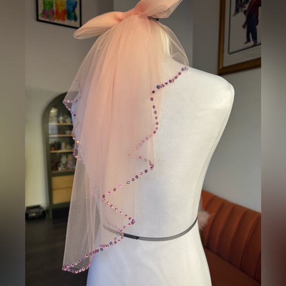 Peach Pink Bridal Veil with Bow and Rhinestones - Picture 3 of 6